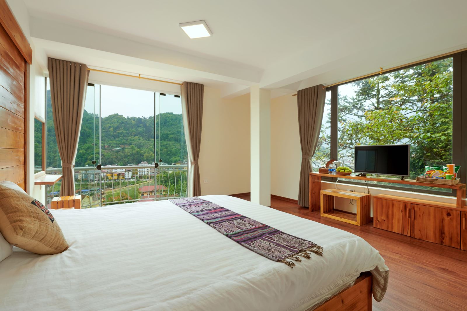 Balcony Room